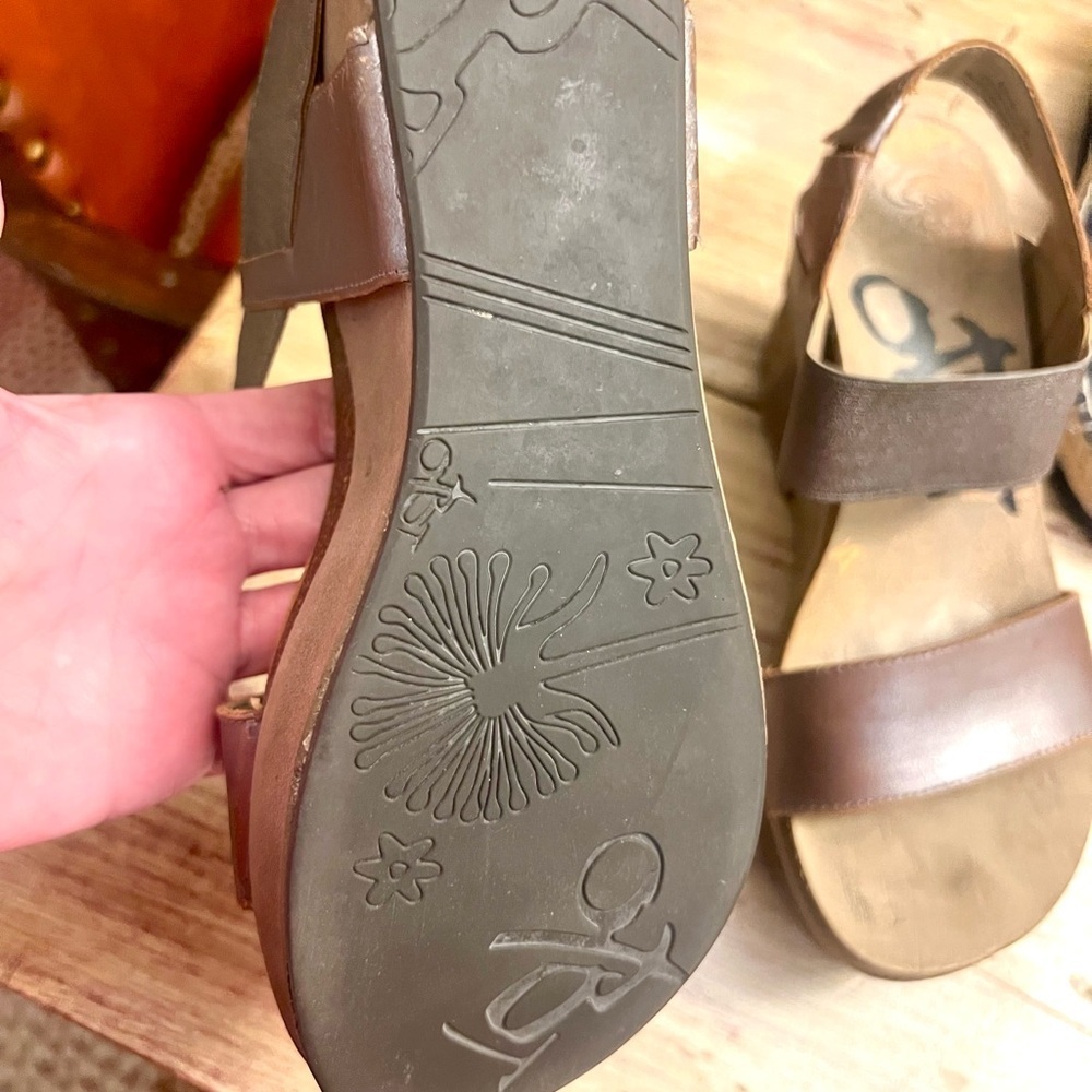 OTBT,Bushnell Wedge Sandals Womens 
Metallic Bronze Beige Leather,GUC,Size 7.5 - Picture 11 of 13